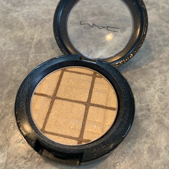 Mac limited edition Golden Crown eyeshadow -NEW - Picture 3 of 3